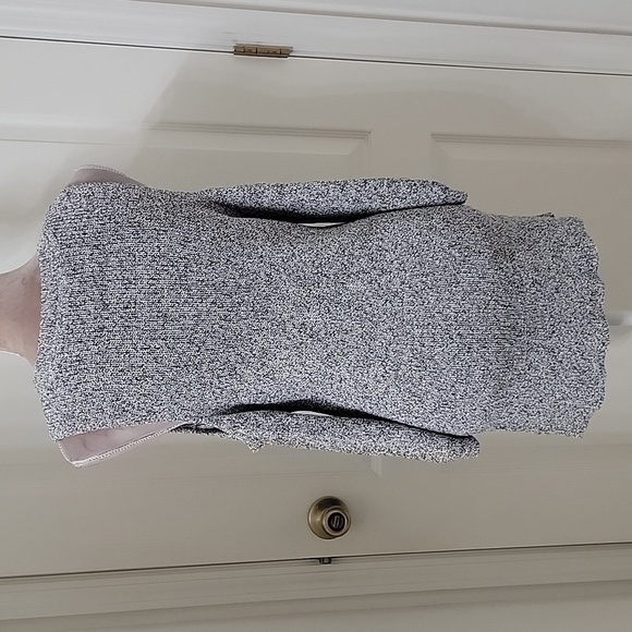 Design Lab Lord and Taylor Size M, Cold Shoulder Marled Black & Gray Sweater - Picture 3 of 11